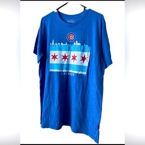Brand New w/ Tags Men’s 2X Chicago Cubs City Skyline & Flag Majestic Threads Tee